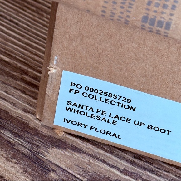 Pre-owned Free People Santa Fe Lace up Boot in Ivory Floral Worn Once US Size 7 - Picture 3 of 11